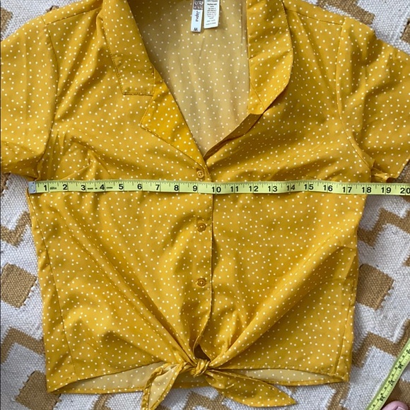 Crop button down w front tie - Picture 7 of 7